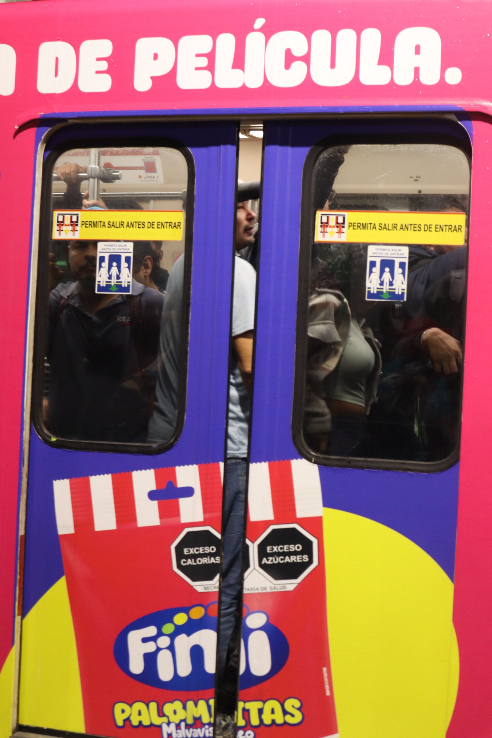 Fotografía 7 de la serie Vida Cotidiana en el transporte público